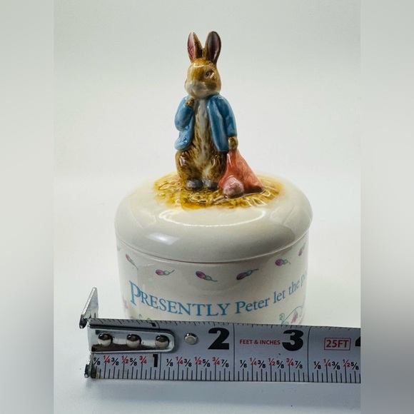Vintage Easter - Beatrix Potter Peter Rabbit Ceramic Trinket Box w/ Lid - Picture 8 of 11